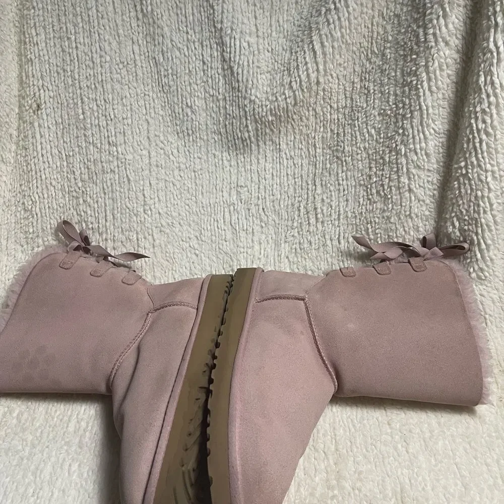 UGG Continuity leather suede light Pink short Boots gros grain ribbon accentSZ11